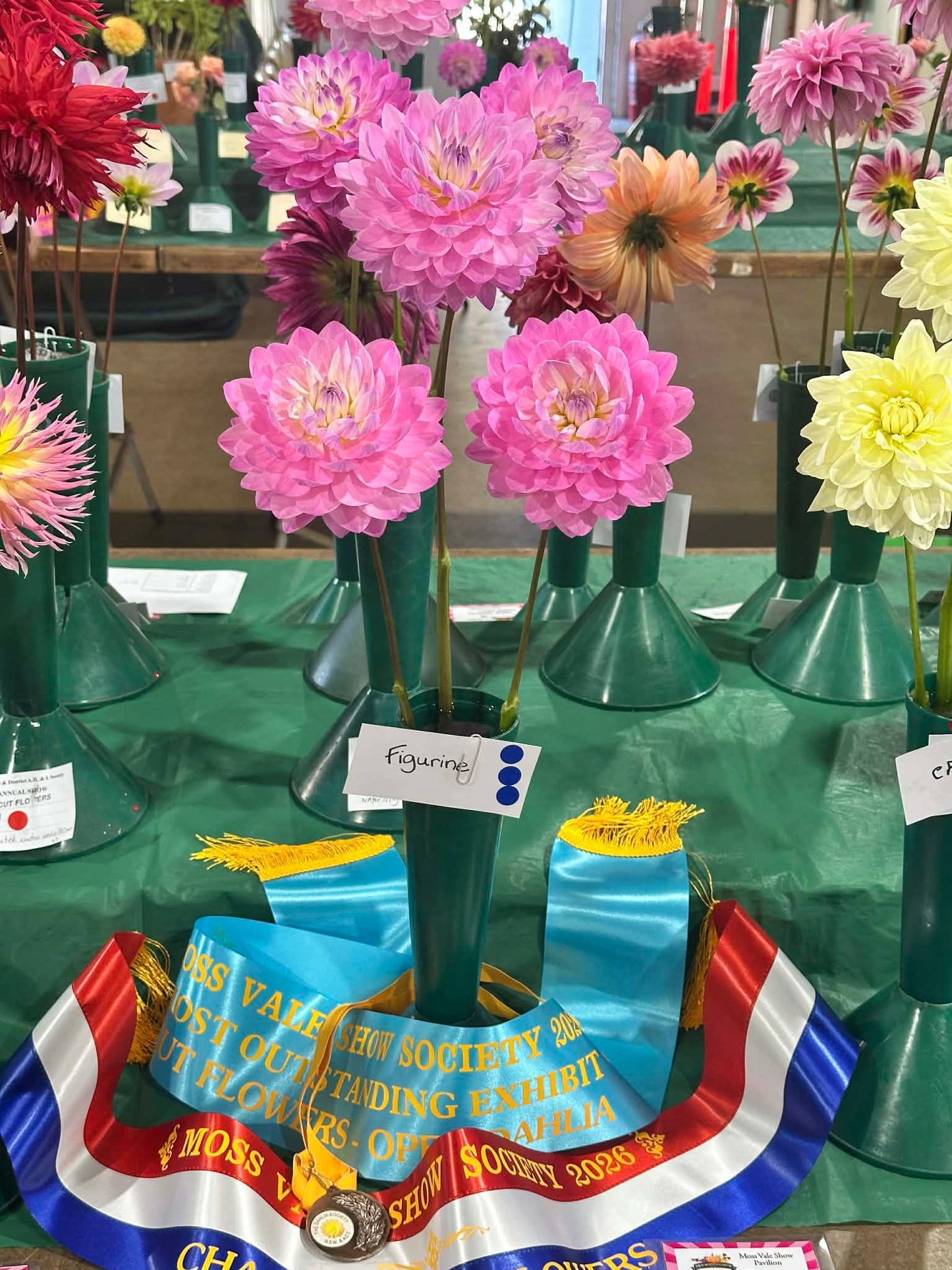 Figurine - Dahlia - Waterlily